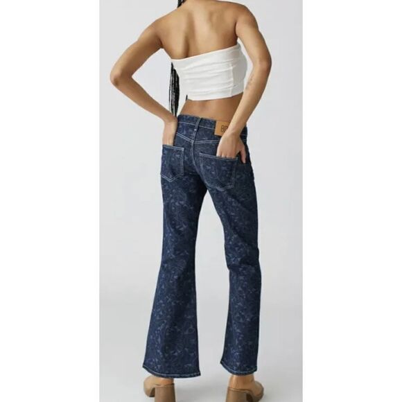 Urban Outfitters BDG Low Rise Flare
Jeans Women's Size 27 Dark Wash
Print - Picture 10 of 13